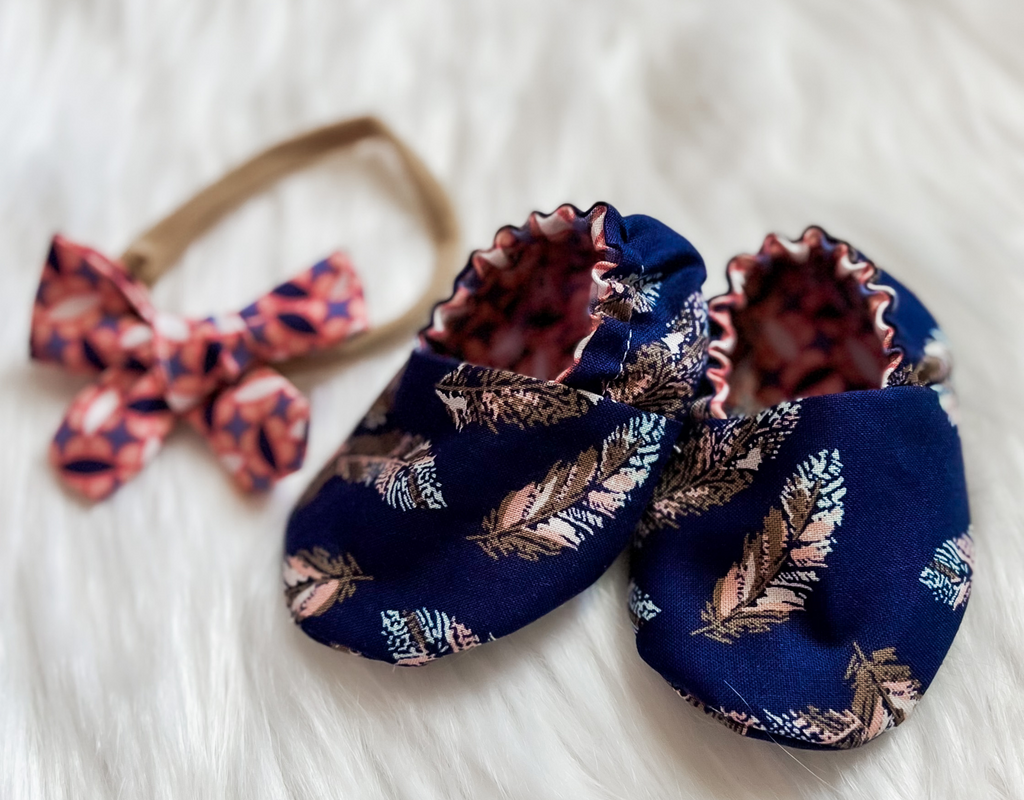 Baby, Navy Blue Feather Crib Shoes & Bow Set