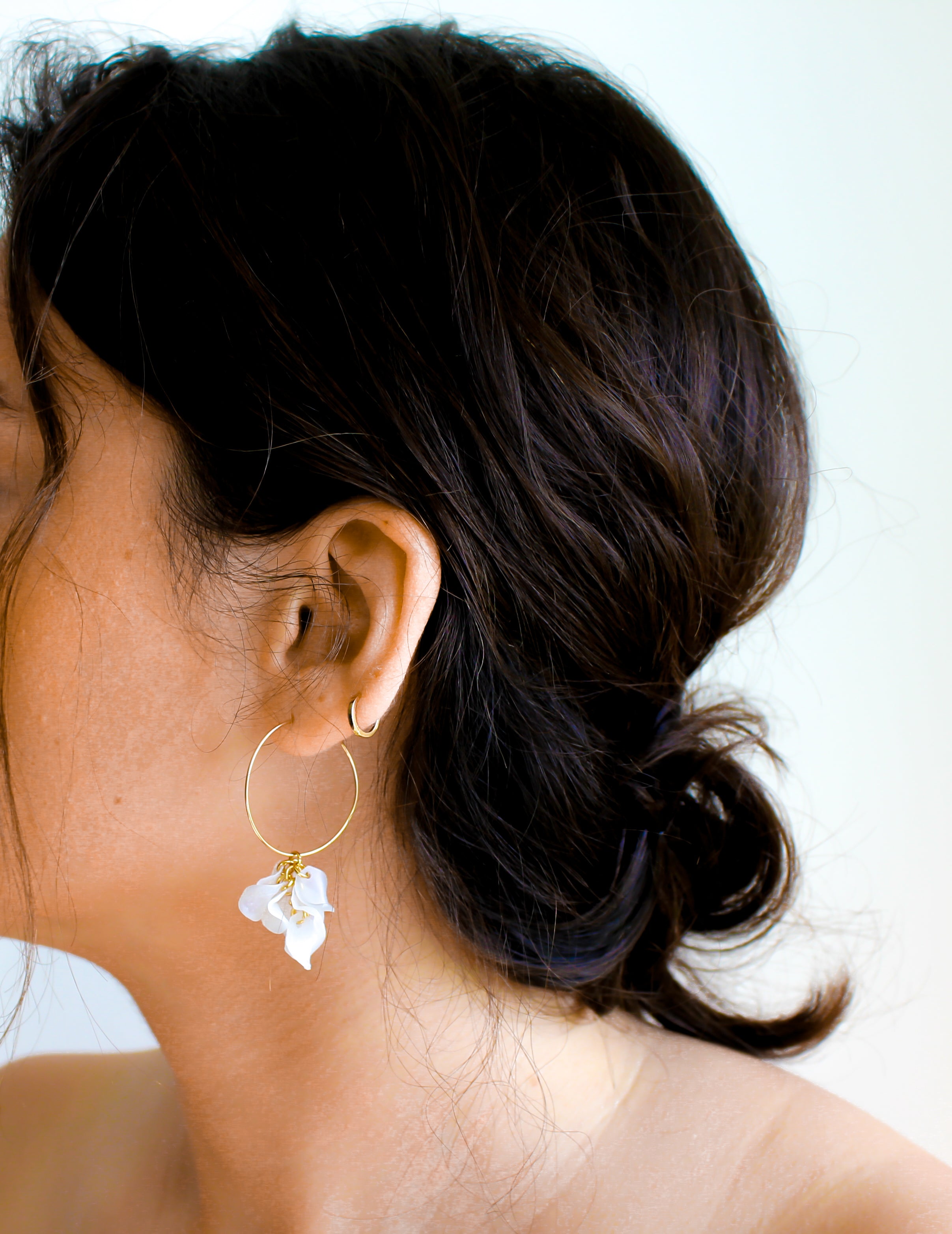 Earrings, Vita