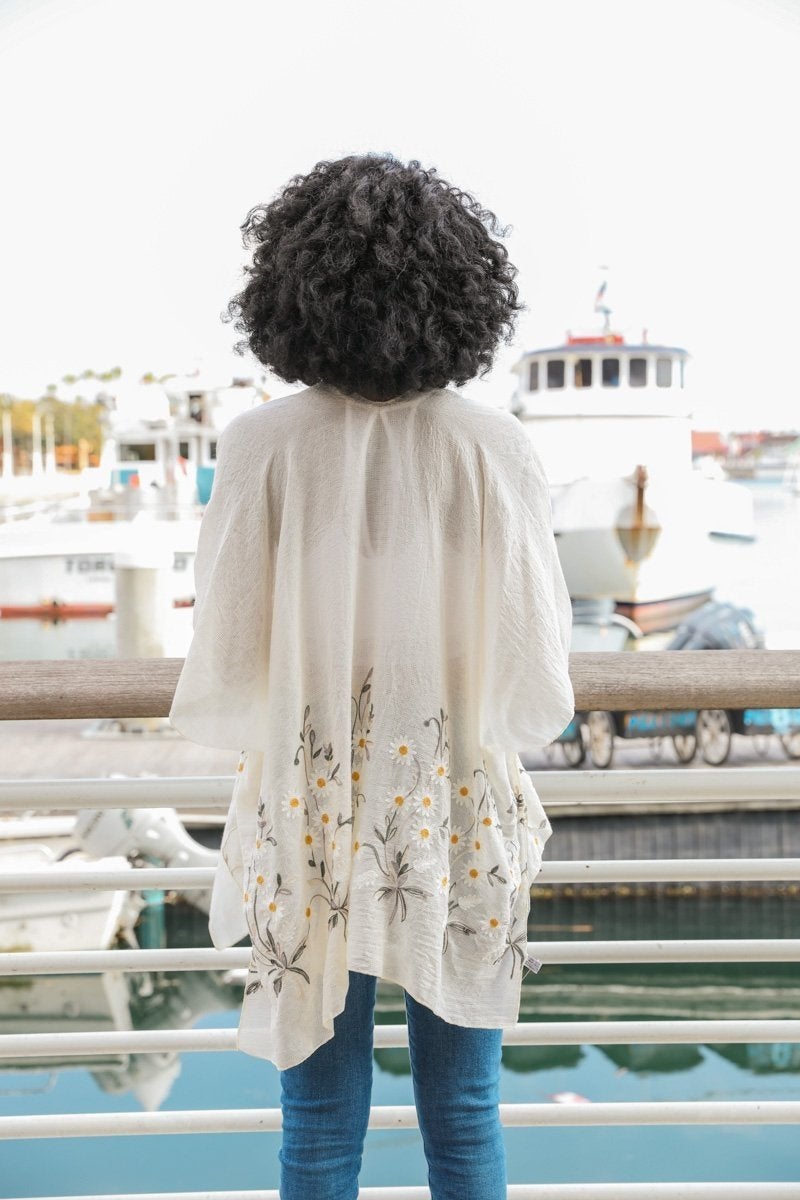Woman's Spring Daisy Kimono