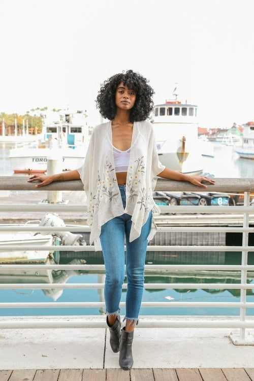 Woman's Spring Daisy Kimono